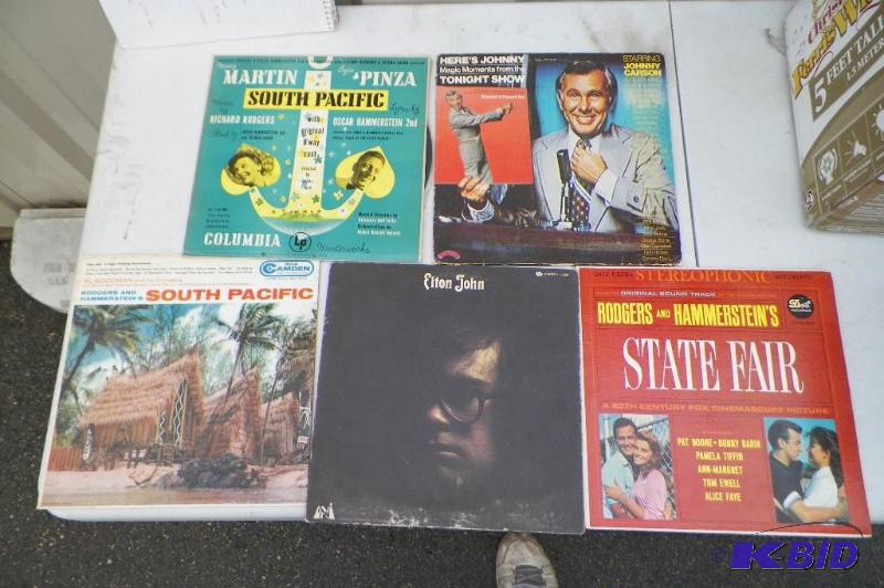 lot 122 image: 25 Albums