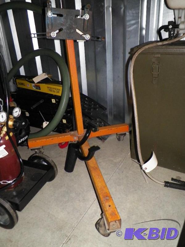 lot 21 image: 750 Pound Engine Stand W Volkswagen Adapter