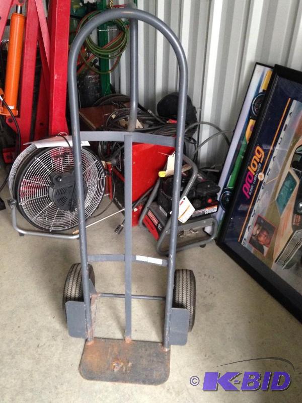 lot 32 image: Utility Cart