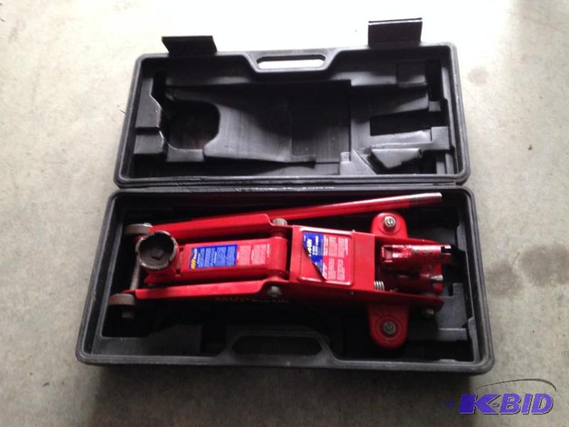 lot 35 image: 2 Ton Jack in Case