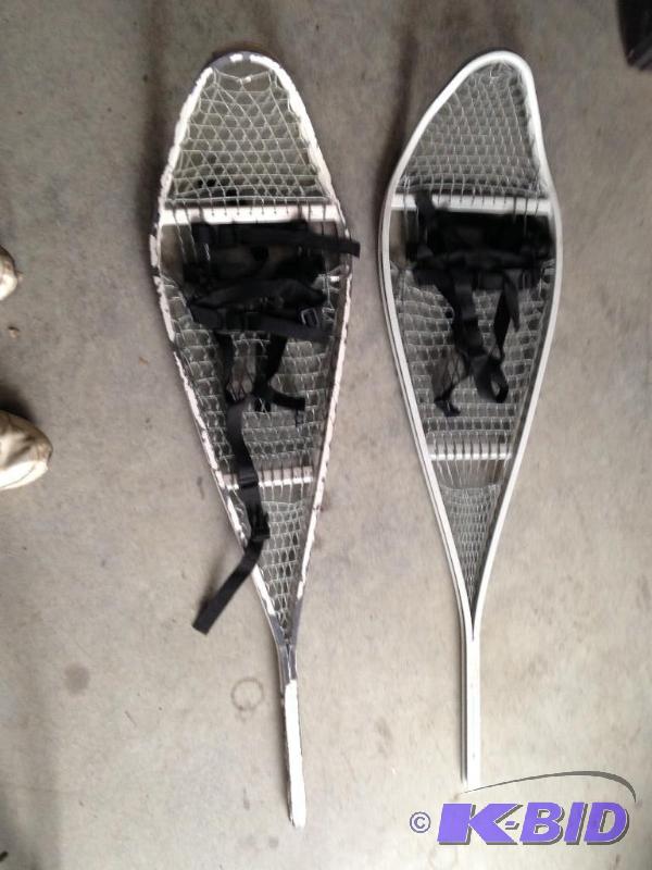 lot 38 image: Pair of Military Magneseum Snow Shoes with Bindings