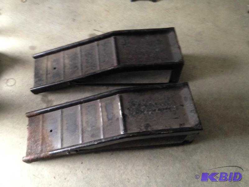 lot 43 image: Car Ramps