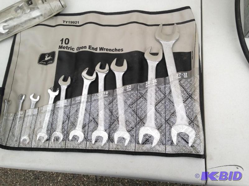 lot 53 image: John Deere Metric Wrench Set 6 to 32 MM