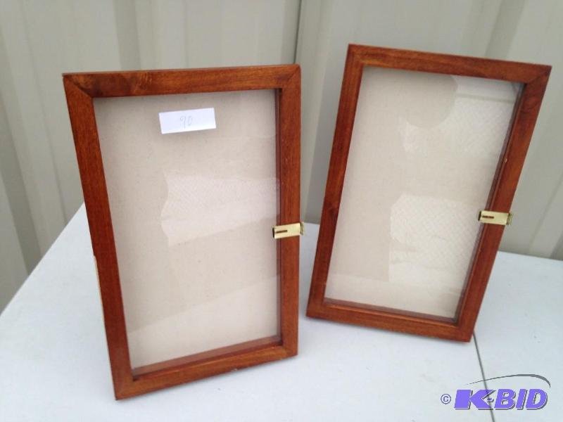 lot 90 image: 2 small stand up display cabintes