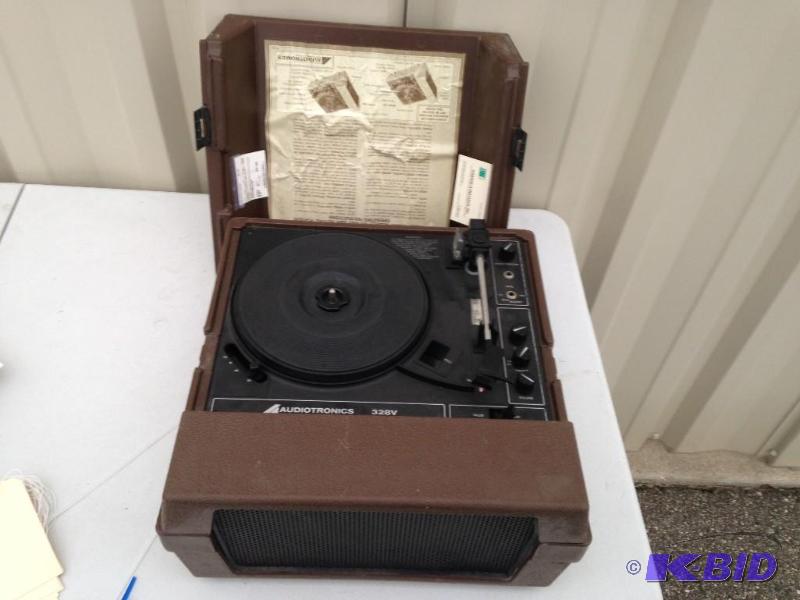 lot 91 image: AudioTronics turn table