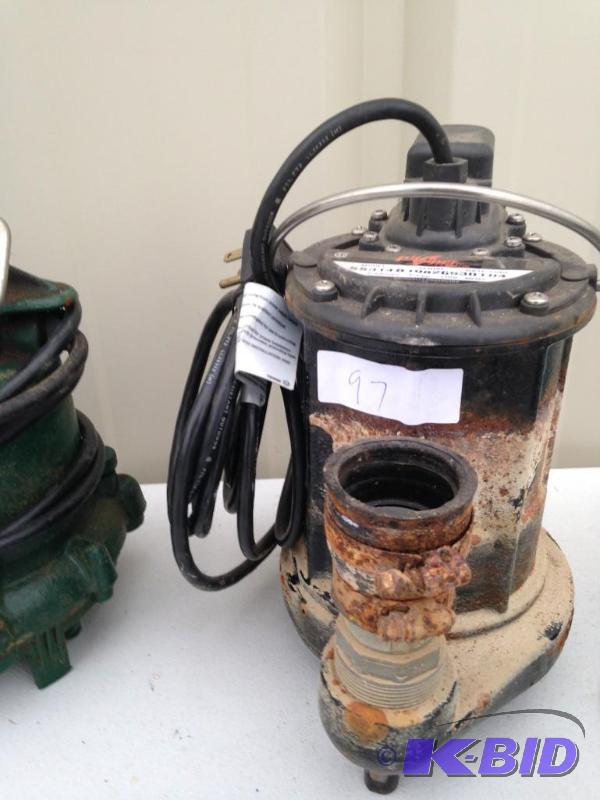 lot 97 image: Pit Viper Cast Iron 13 HP Sump Pump