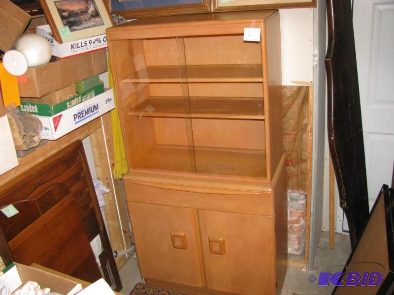 lot 6 image: Heywood Wakefield china cabinet this is a nic...