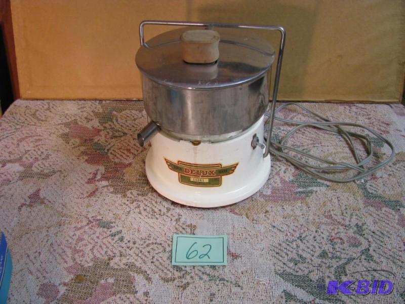 lot 62 image: vintage 1940s electric Delux juicer turns on...
