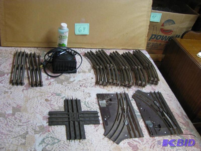 lot 64 image: toy train track 14 curved and 4 straight piec...