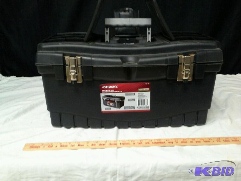lot 15 image: Husky 22 inch tool box