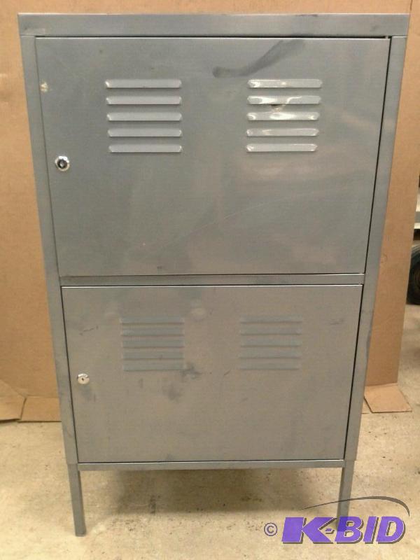 lot 28 image: 2 door metal locker