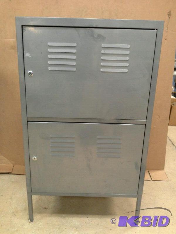 lot 29 image: 2 door metal cabinet
