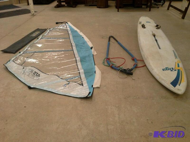 lot 37 image: Tiga wave board with sale and accessories