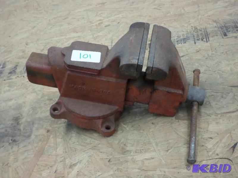 lot 101 image: Ridgid Bench Vise With 5" Jaw...