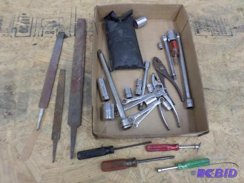 lot 123 image: Box Of Misc Hand Tools...