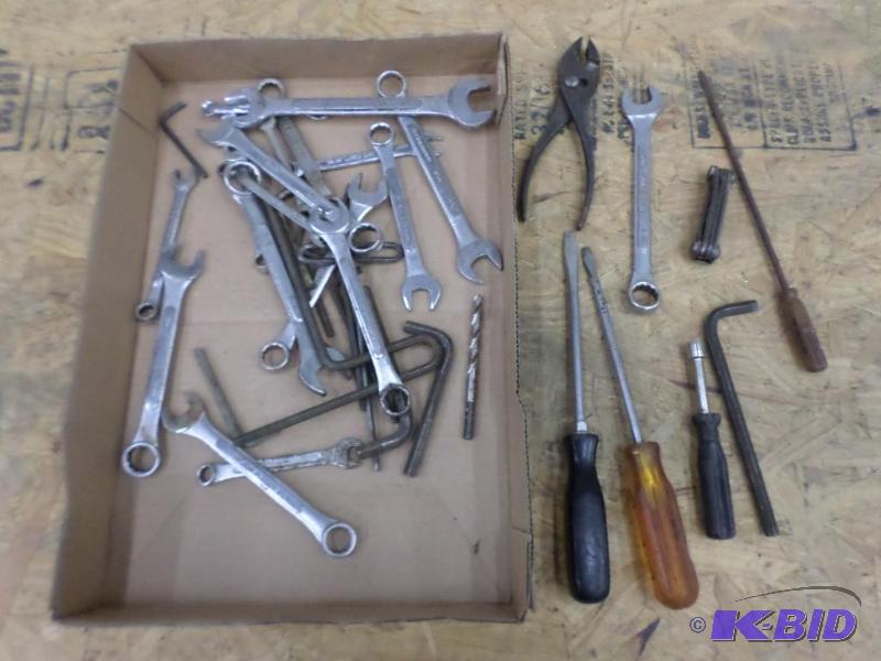 lot 124 image: Box Of Misc Hand Tools...