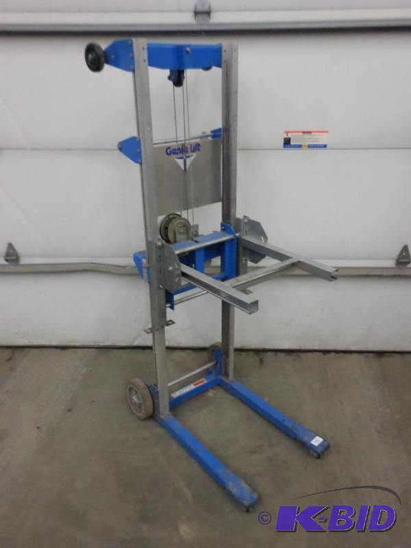 lot 146 image: Genie-Lift 500# Rolling Lift System...