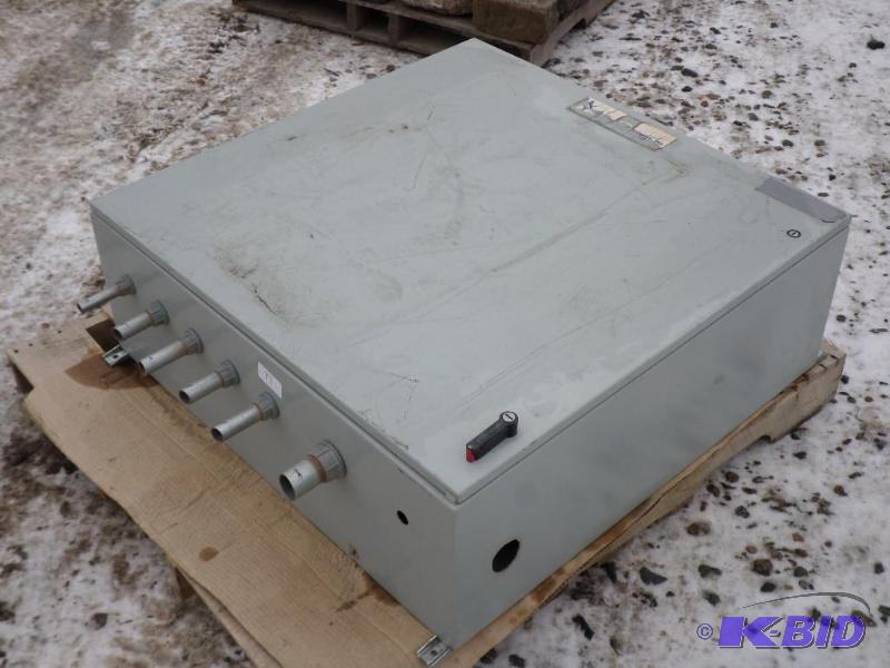 lot 17 image: Large Electrical Cabinet...