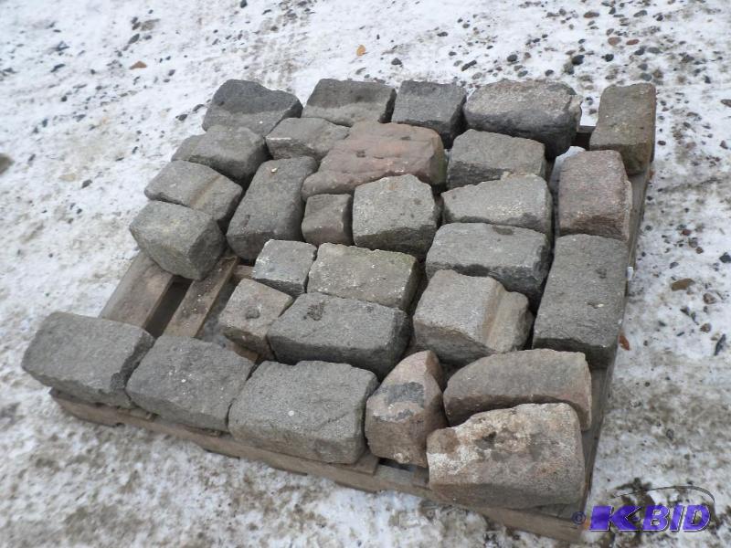 lot 18 image: Pallet Of Granite Landscape Block...