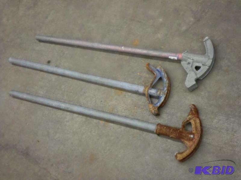 lot 40 image: (3) Small ConduitPipe Benders...