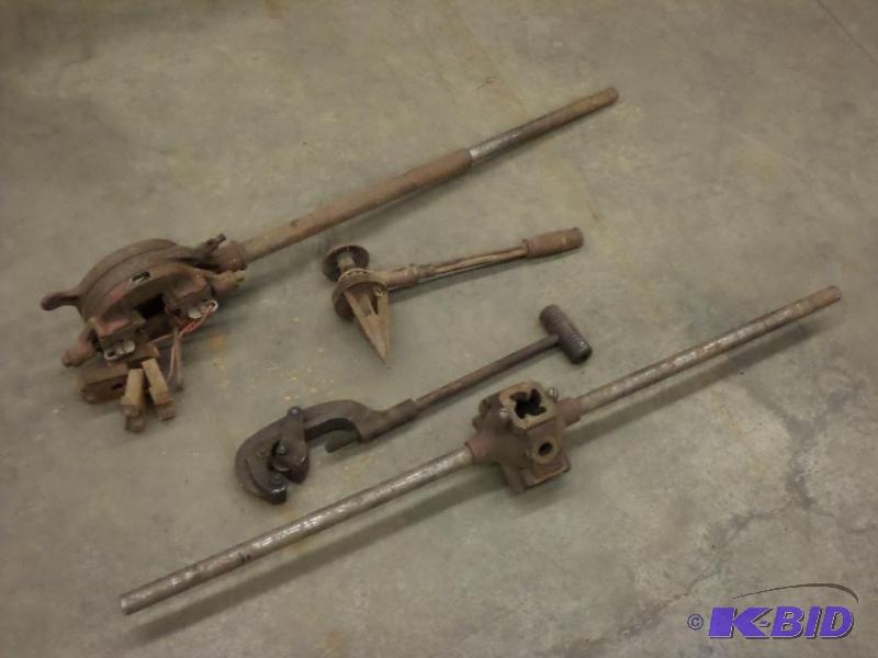 lot 42 image: Lot Of Industrial Pipe Threader & Cutter ...