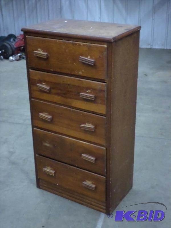 lot 54 image: Vintage 5-Drawer Wood Dresser...