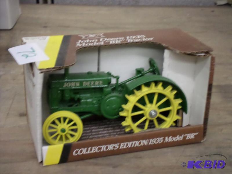 lot 72 image: John Deere 116-Scale 1935 Model BR Tractor...