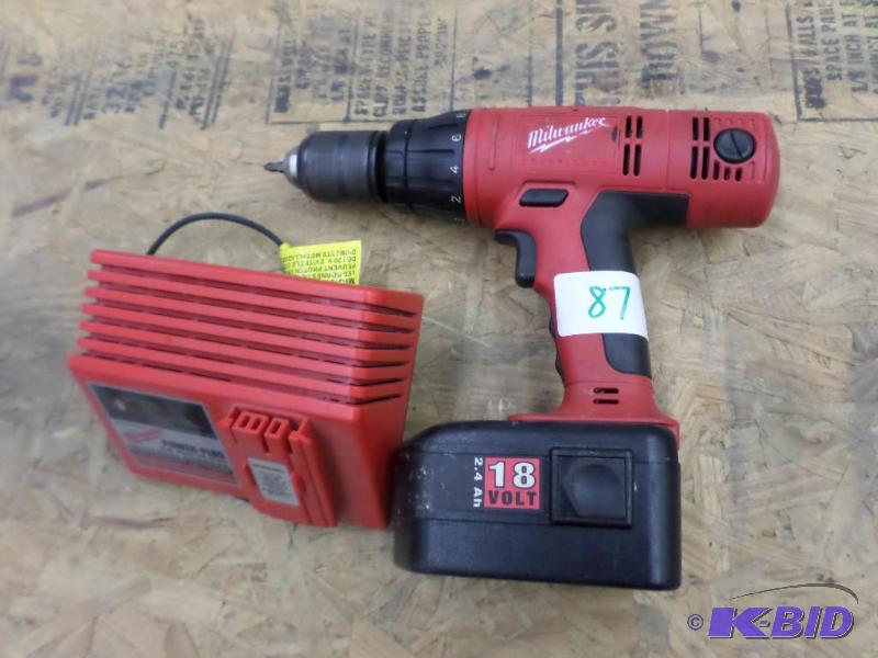 lot 87 image: Milwaukee 12" 18Volt Hammer Drill Set...