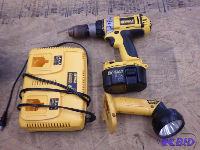 lot 93 image: DeWalt 14.4Volt Drill & Flashlight With C...