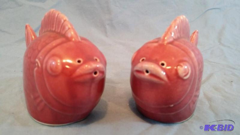 Salt and Pepper Shaker set