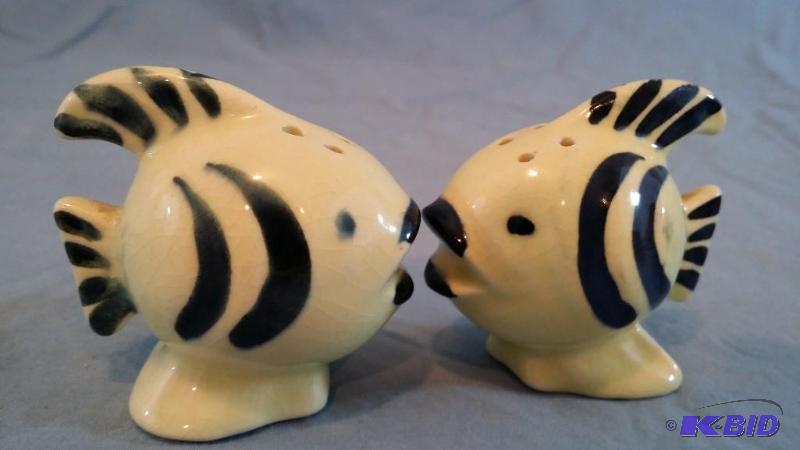 Salt and Pepper Shaker set