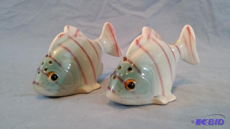 Salt and Pepper Shaker set