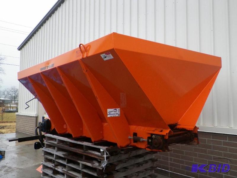 lot 7 image: Monroe Spreader