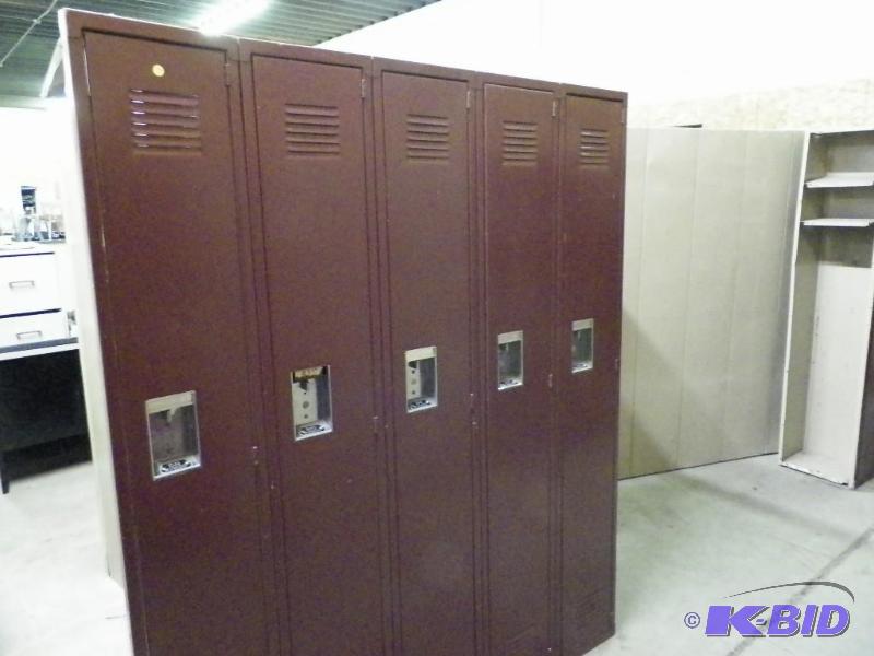 lot 12 image: Set of 5 lockers (connected)