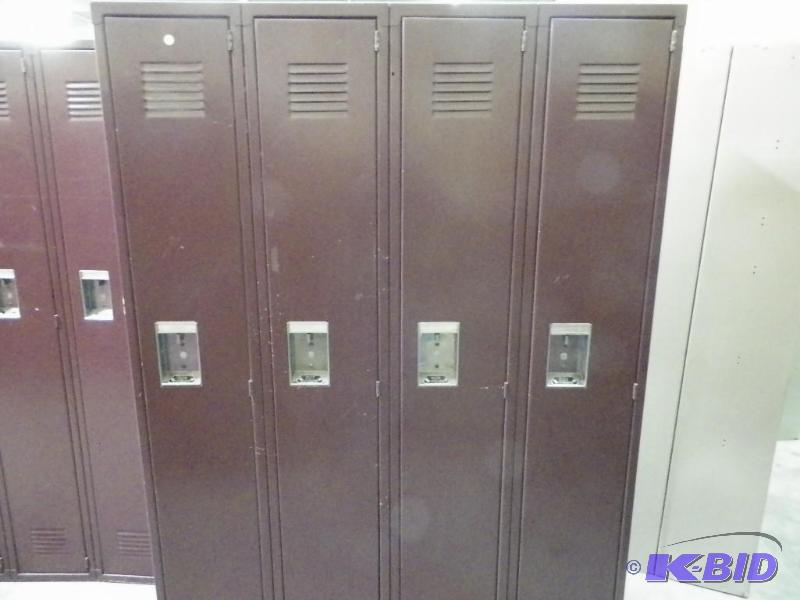 lot 13 image: Set of 4 lockers (connected)