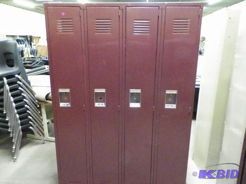 lot 14 image: Set of 4 lockers (connected)