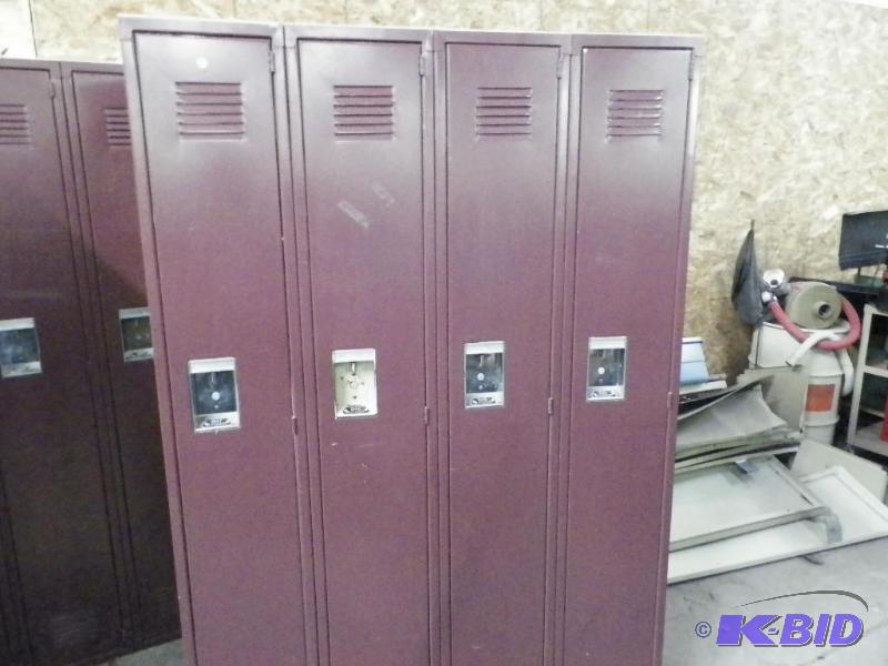 lot 15 image: Set of 4 lockers (connected)