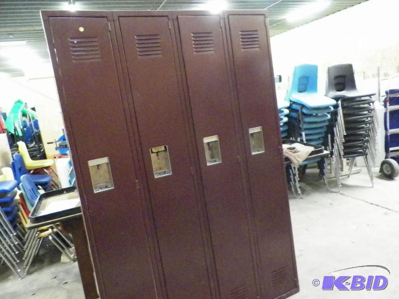 lot 16 image: Set of 4 lockers (connected)