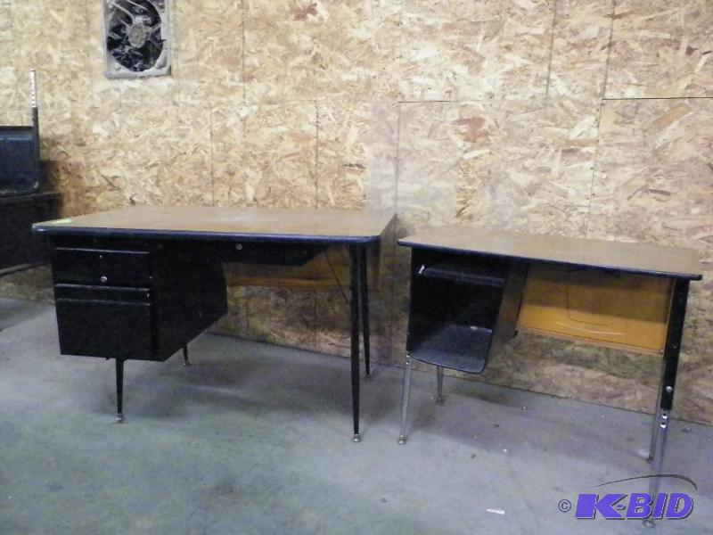 lot 182 image: Teacher Desk & Student Desk