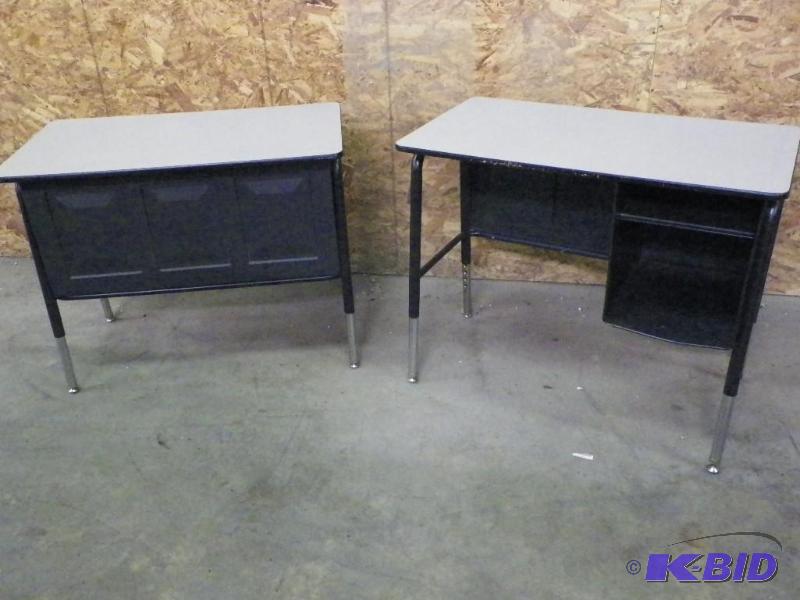 lot 184 image: Student Desks