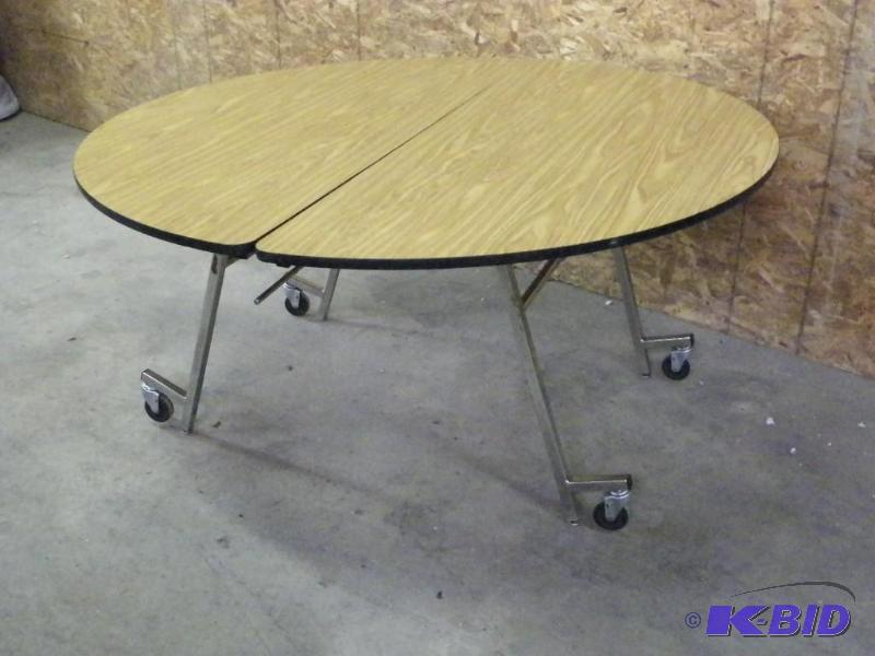 lot 191 image: Large cafeteria folding table