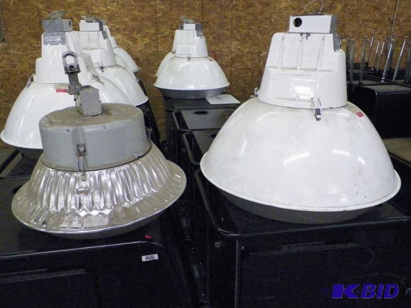 lot 228 image: Commercial Lights