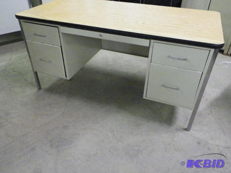 lot 252 image: Teachers Desk