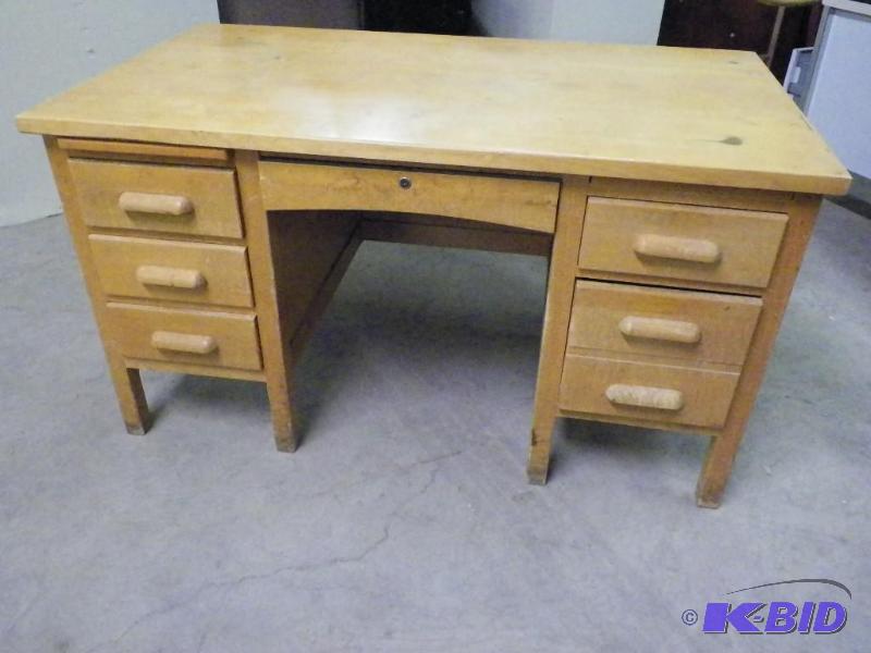 lot 253 image: Teachers Desk