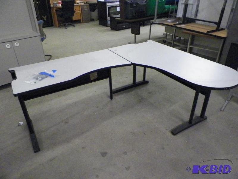 lot 258 image: Modern-style L-shaped Desk  Table
