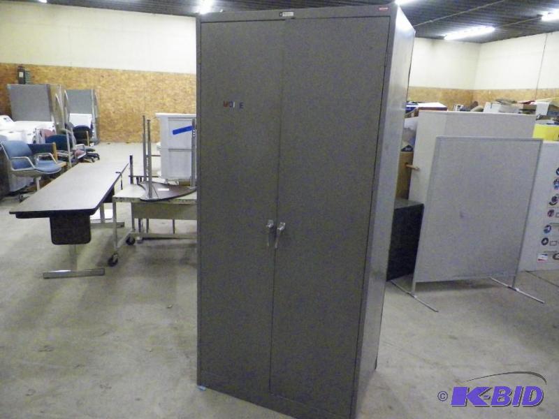 lot 267 image: Tennsco Metal Storage cabinet