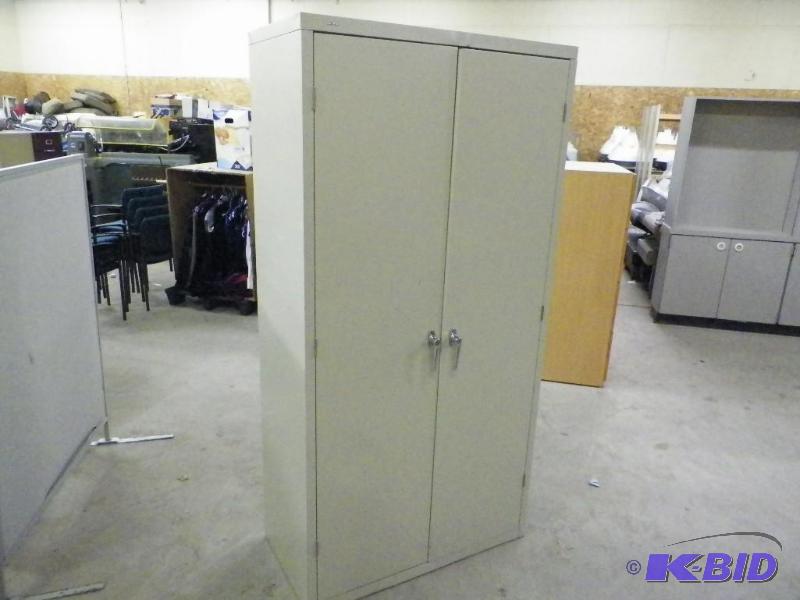 lot 272 image: Hon Metal cabinet