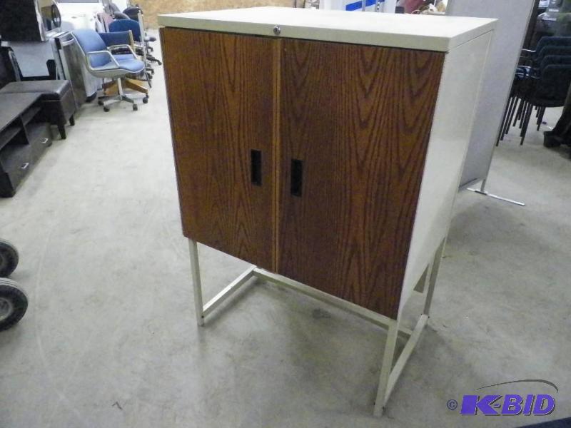 lot 277 image: Metal 2-door storage cabinet