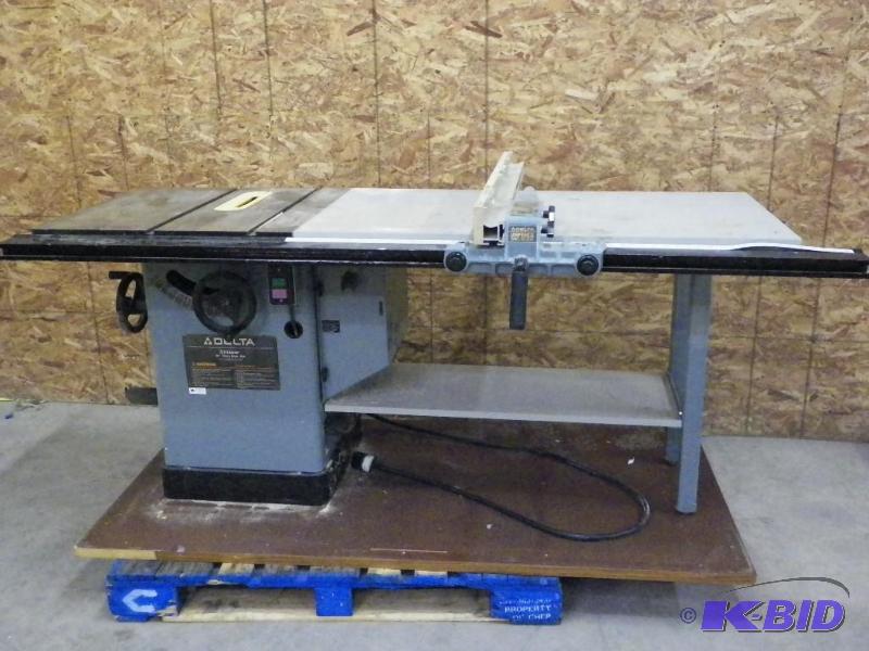 lot 33 image: Delta 10 Tilting Arbor Saw