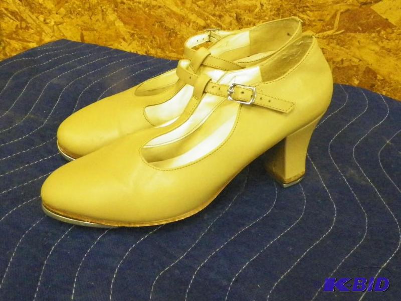 lot 337 image: Tan Tap shoes